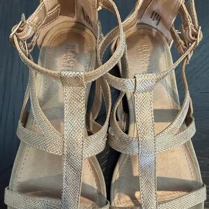 NWOT Size-7 Kenneth Cole Reaction Bronze Gild Sandal, zip up back